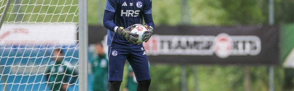 德甲球队沙尔克04备战新赛季
        
    德甲球队沙尔克04备战新赛季