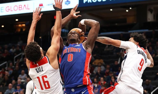 杜伦36+12卡林顿30分 活塞大胜奇才