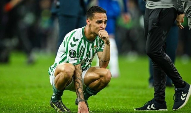 记者：贝蒂斯与曼联讨论安东尼未来，球员希望留在贝蒂斯