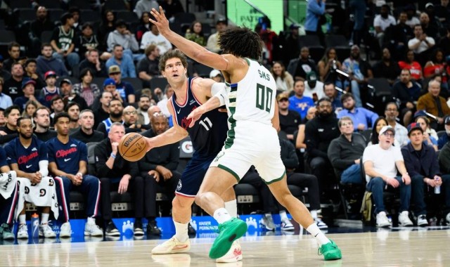 字母哥缺阵伦纳德28分 加兰15+6快船33分大胜雄鹿