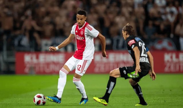 欧冠生死战：比利亚雷亚尔主场狙击阿贾克斯，西甲韧性对抗荷甲青春风暴