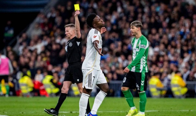 17场无进球！皇马内部压力巨大，切尔西15亿欧求购维尼修斯能否成真？