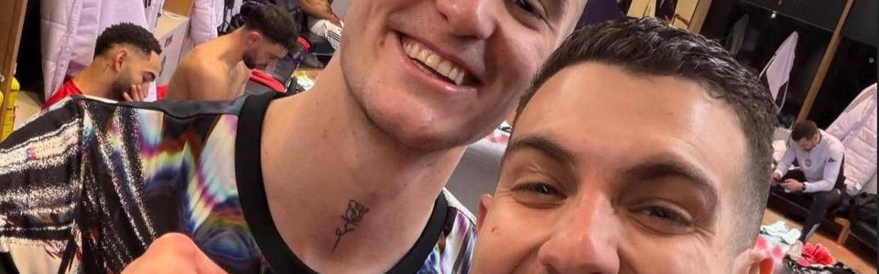 曼联全队起立鼓掌致敬谢什科！绝杀后举动揭示爆发原因，天道酬勤