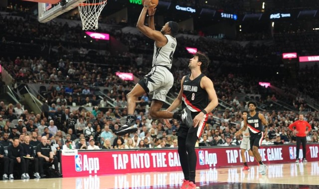 文班伤缺福克斯25+7阿夫迪亚29分 马刺力克开拓者