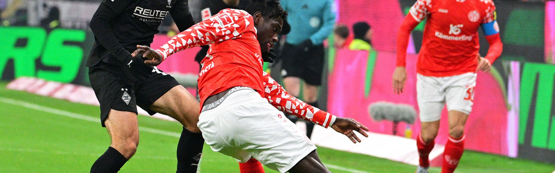 （体育）足球——德甲：美因茨不敌门兴格拉德巴赫