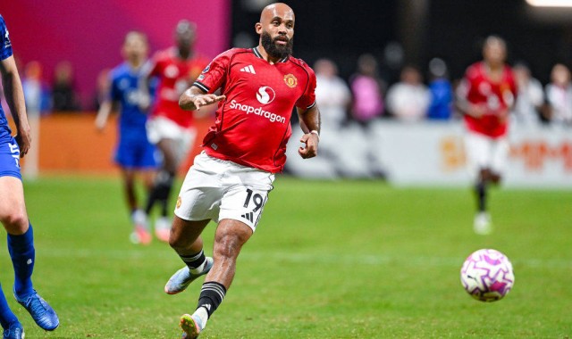 肚子有点大！曼联新援姆贝莫引热议 球迷:身材和我差不多