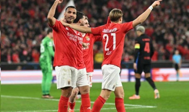 穆帅暴怒！费内巴切2点球遭无视+绝杀被吹，3000万欧悬了