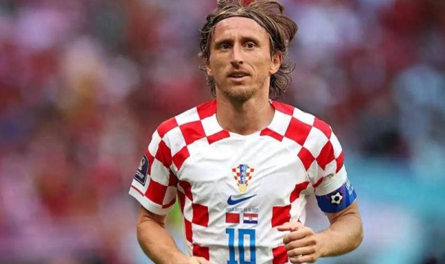 40岁老将莫德里奇带领AC米兰登顶意甲，创造历史