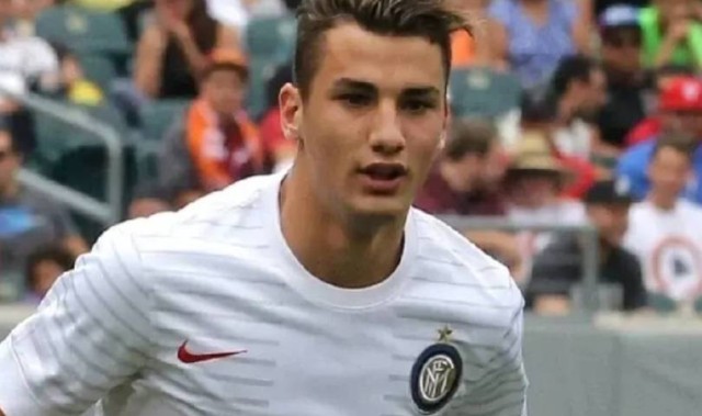 尴尬！AC米兰球迷赛前挑衅国米反遭打脸，主场负升班马+被倒钩绝杀