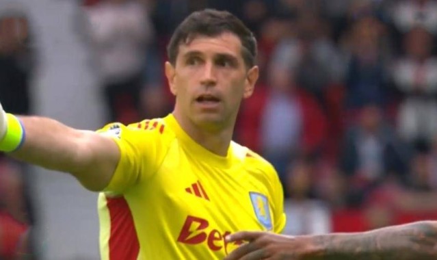 价值一亿的进球裁判可吹可不吹曼联自己不懂比赛该赢不该赢？