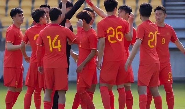 终于等到你！张稀哲之后在2026年终于又有国足大牌后腰，要留洋出战德甲