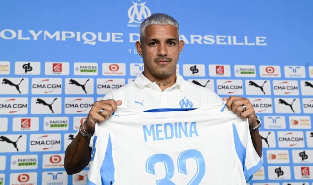 法甲马赛为新援法昆多·梅迪纳召开发布会
        
    法甲马赛为新援法昆多·梅迪纳召开发布会