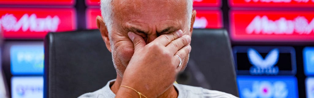 前曼联传奇范佩西首战穆里尼奥，欧冠资格赛爆冷告捷！