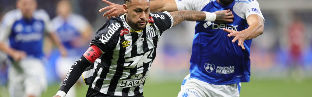 巴黎圣日耳曼奖杯展示：法甲大战昂热背后的荣耀与期待