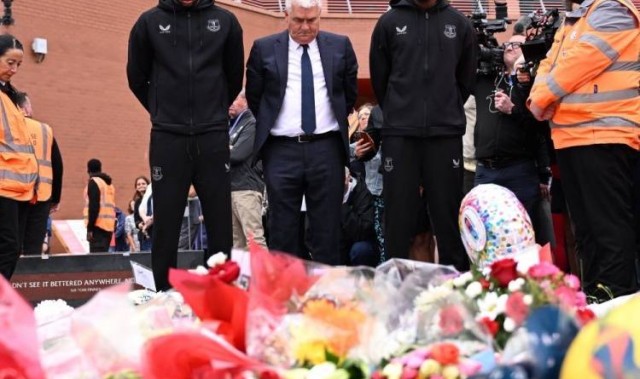埃弗顿派代表到安菲尔德吊唁若塔，利物浦官推表示感谢