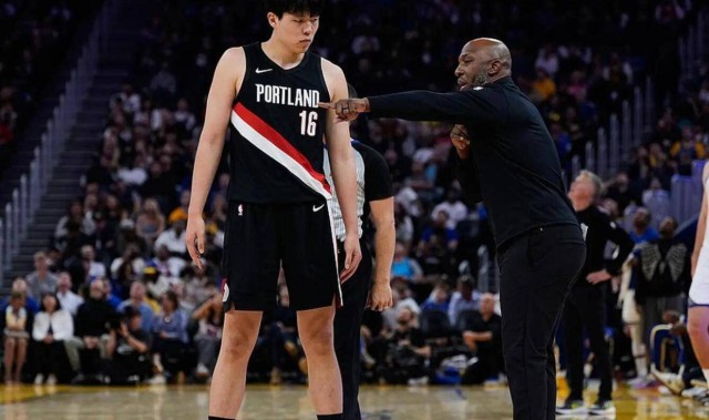 杨瀚森谈对阵库里感受 比卢普斯：他表现并不糟糕